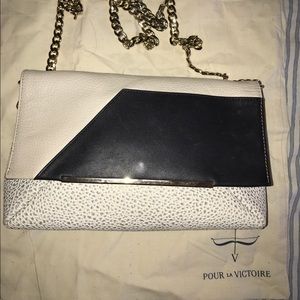 Pour la victorie purse