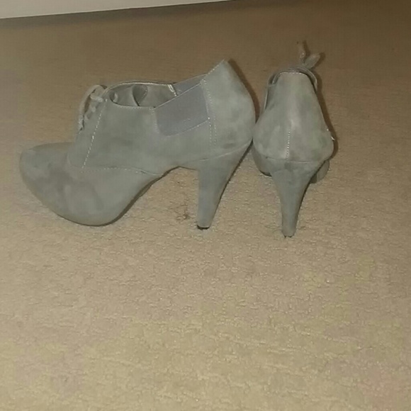 3 inch closed toe suede heels