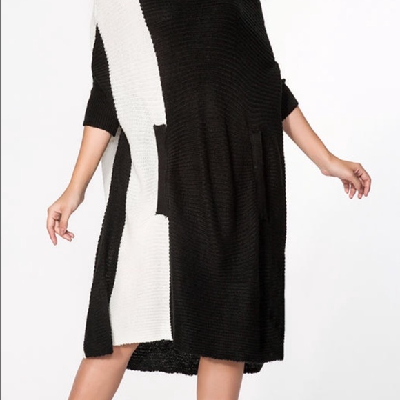 A Sleeve fitting lose block sweater