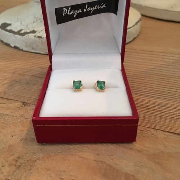 Genuine Emerald 18k Yellow Gold Earrings
