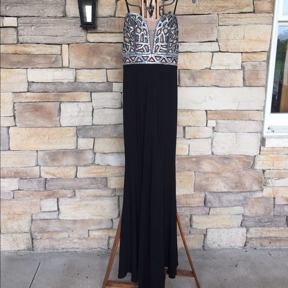 Full length formal gown. - Picture 1 of 4