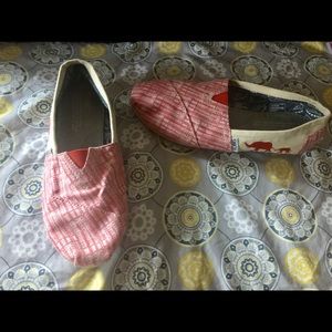 Toms, size 7