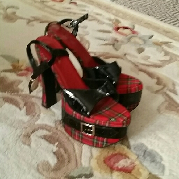 Elle Size 9 School Girl Plaid Platforms