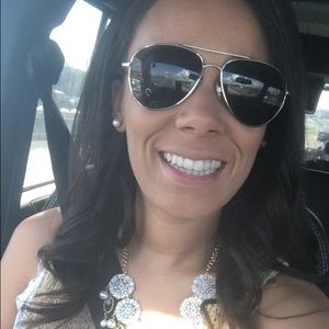 Meet your Posher, Caitlin