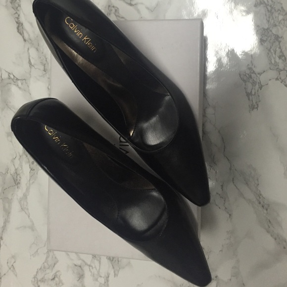 Calvin Klein black pumps - Picture 4 of 4