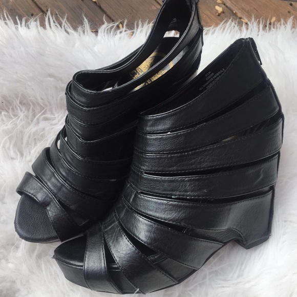 Wedge Sandals - Picture 2 of 4