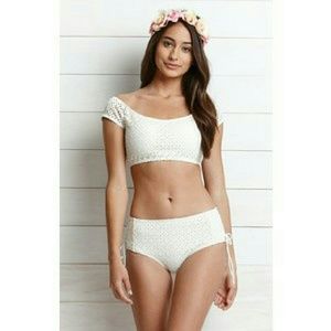 Billabong daisy broidery retro bikini
