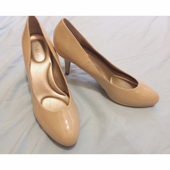 Kelly & Katie nude pumps