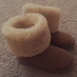 Tan ugg boots