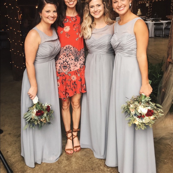 Formal dress - Picture 1 of 4