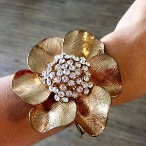 ✨Gold Hibiscus Statement Bracelet✨