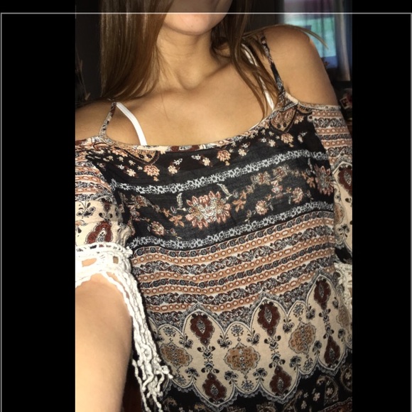 Printed cold shoulder top - Picture 2 of 3