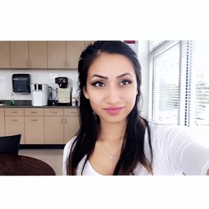 Meet your Posher, Gabriela