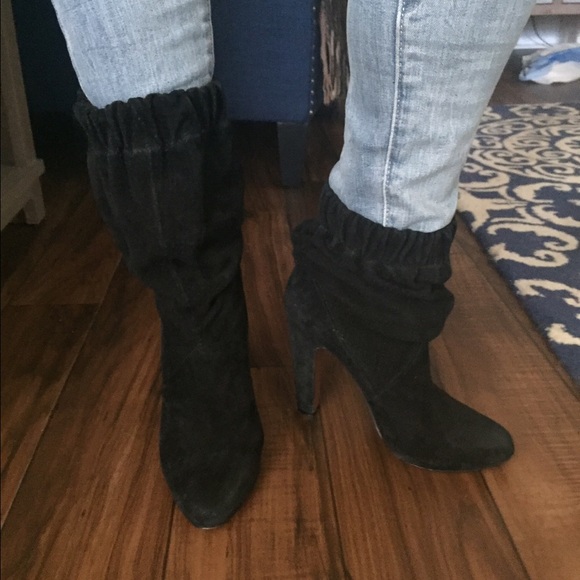 ❤️️ ❣️SOLD❣️PRICE IS FIRM Suede Heeled Booties