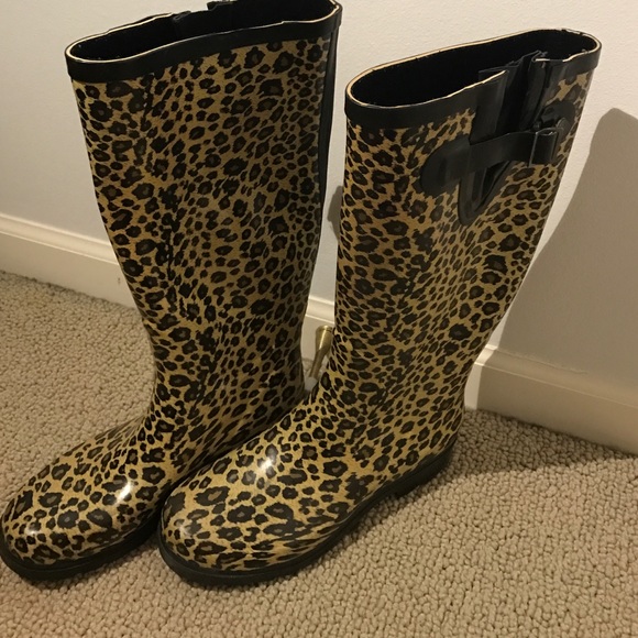 Leopard rain boots