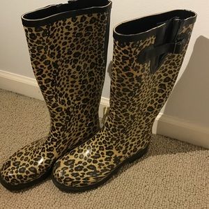 Leopard rain boots