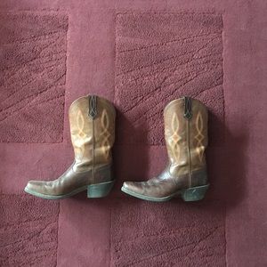 Ariat square toe boots size 8b