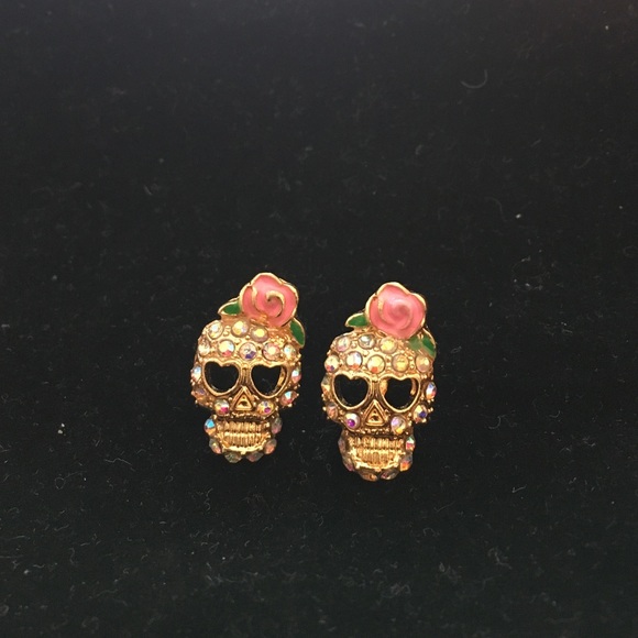 New Jeweled skull earrings