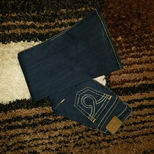 Beautiful dark wash big star jeans.