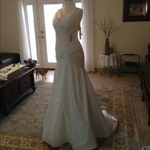 Maggie Soterró brand new wedding dress.