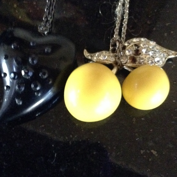 Three necklaces and bracelet set or bundle - Picture 4 of 4