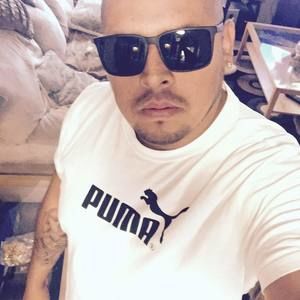 Meet your Posher, Carlos