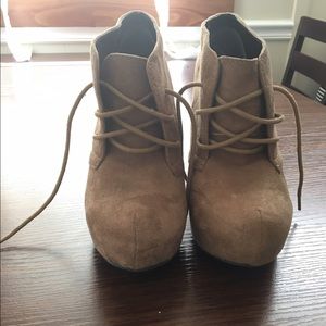 Tan suede booties, great for fall!