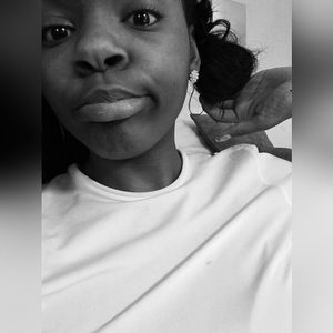 Meet your Posher, Yonna