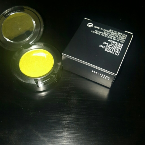 Mac eye shadow in Bowlarama