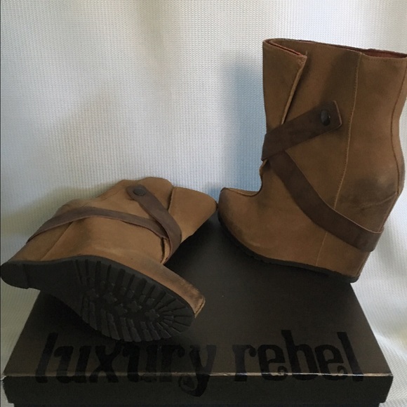 Cross Strap, Belted Wedge Booties with Zip Clutch! - Picture 1 of 6
