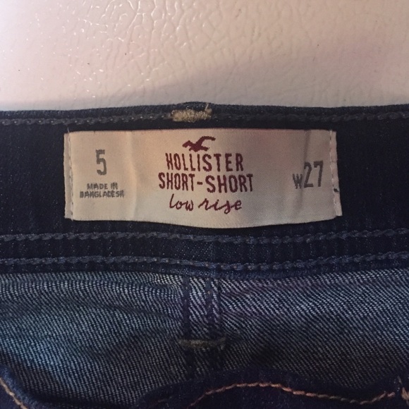 Hollister Low rise shorts (distressed & dark wash) - Picture 2 of 3