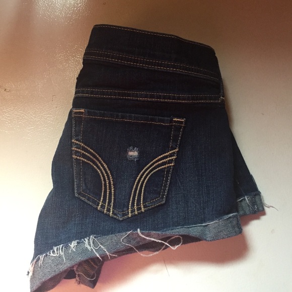 Hollister Low rise shorts (distressed & dark wash) - Picture 3 of 3