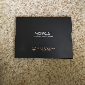 Anastasia Beverly Hills light 2 medium contour kit