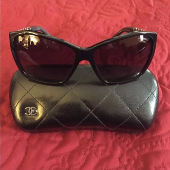 ❌SOLD❌CHANEL Sunglasses - Picture 2 of 4
