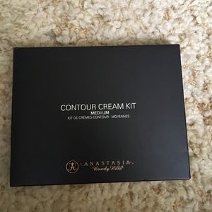 Anastasia Beverly Hills medium contour cream kit