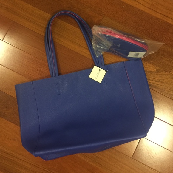 Macy's tote with matching cosmetic bag