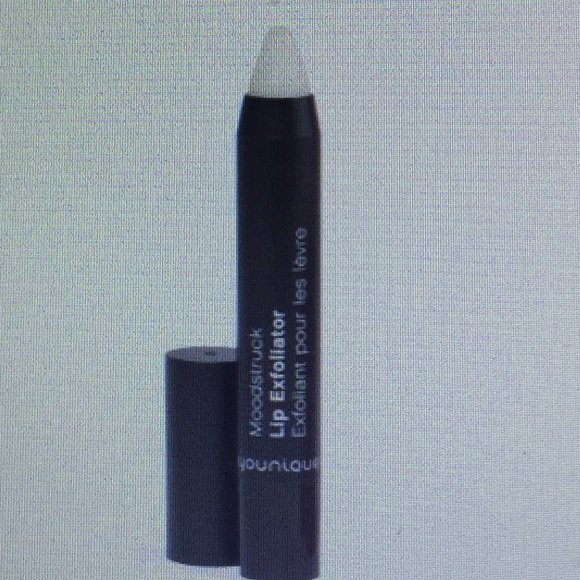 Amazing lip exfoliator!! Makes lips silky!