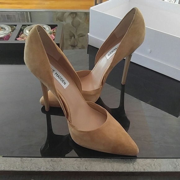Steve Madden Shoes - Gorgeous Steve Madden suede Pumps