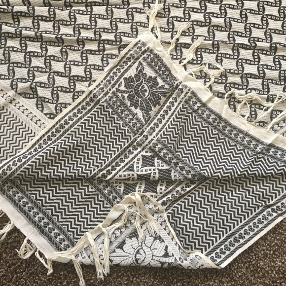 Scarf - Picture 2 of 3