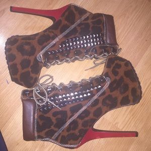 BrandNew Dollhouse heel boots, size 8.5
