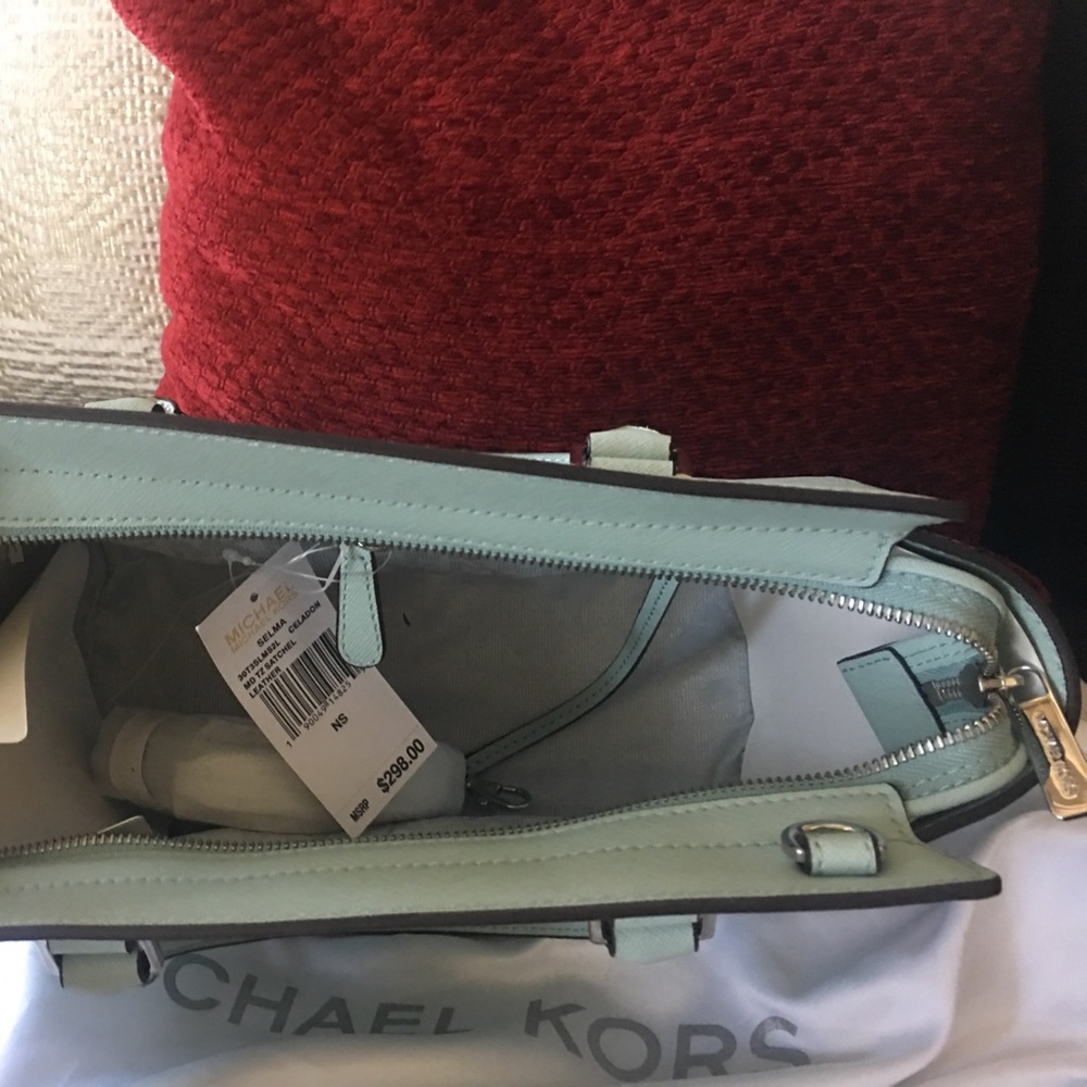 Michael kors 💯 authentic - Picture 2 of 4