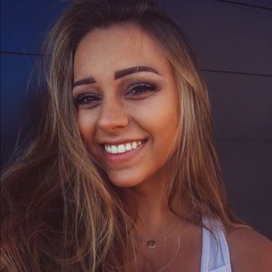 Meet your Posher, Anaka