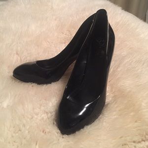 BCBG black pumps 👠