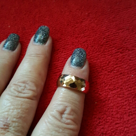 Beautiful comfort band ring