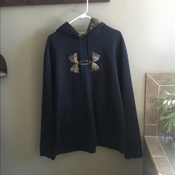 Men's Under Armour sweatshirt