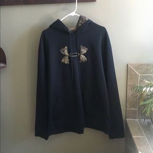 Men's Under Armour sweatshirt