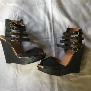 Quipid black wedges