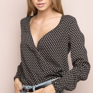 💓sold on merc 💓 Brandy Melville Zosia Top