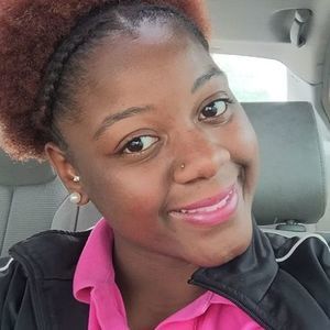 Meet your Posher, Dee-dee