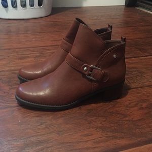 Dana Buchman booties